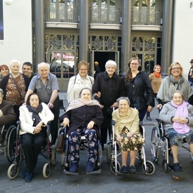 Los abuelos y las abuelas de Les Saleses visitan El Molino